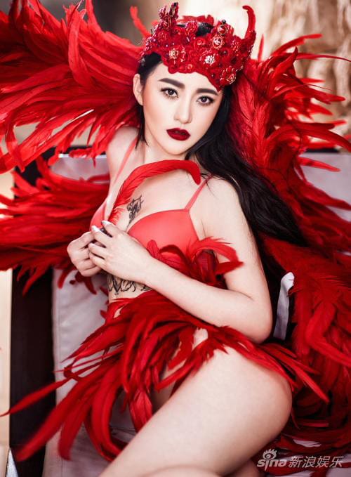 王子子胸前纹身是什么?王子子大屁股性感写 王子子胸前纹身是什么?王子子大屁股性感写