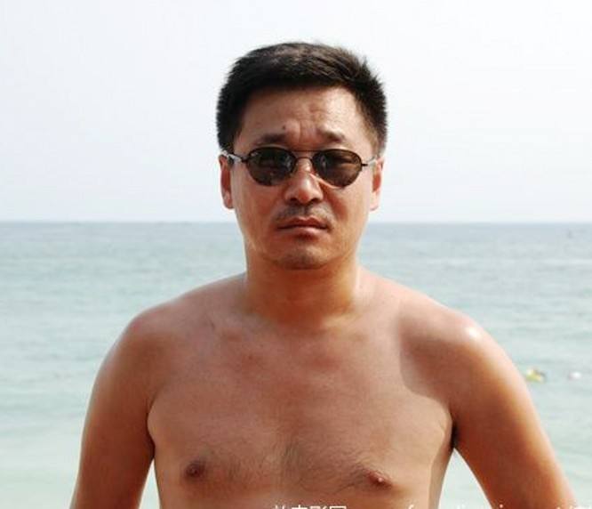 王景春和吴京是亲戚吗长的很像 王景春和吴京是亲戚吗长的很像