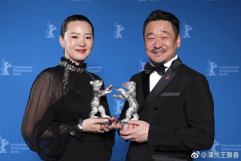 王景春和吴京是亲戚吗长的很像 王景春和吴京是亲戚吗长的很像