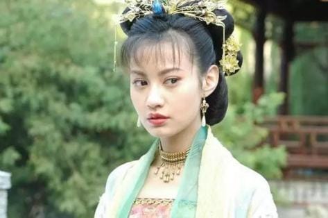 杨雪和杨颖是什么关系?杨雪的双眼皮是割的 杨雪和杨颖是什么关系?杨雪的双眼皮是割的