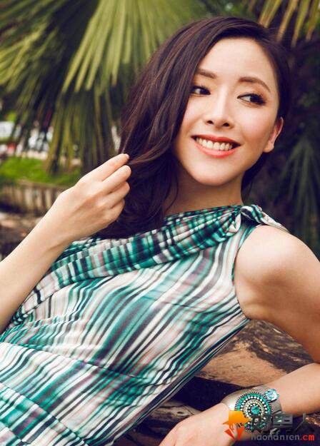 姜鸿为什么脸是歪的?姜鸿和黄小蕾很像的对 姜鸿为什么脸是歪的?姜鸿和黄小蕾很像的对