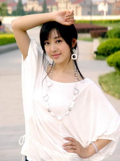 姜鸿为什么脸是歪的?姜鸿和黄小蕾很像的对 姜鸿为什么脸是歪的?姜鸿和黄小蕾很像的对