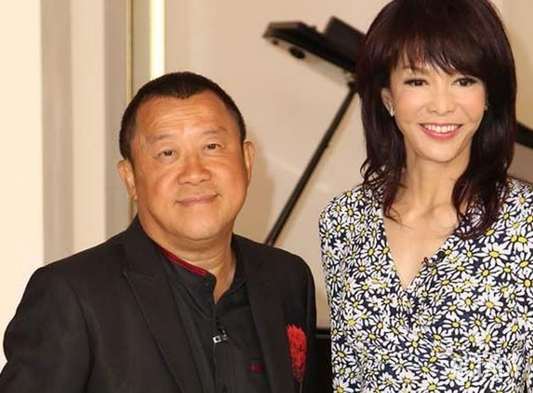 曾志伟老婆宋丽华照片(曾志伟王美华结婚照) 曾志伟老婆宋丽华照片(曾志伟王美华结婚照)