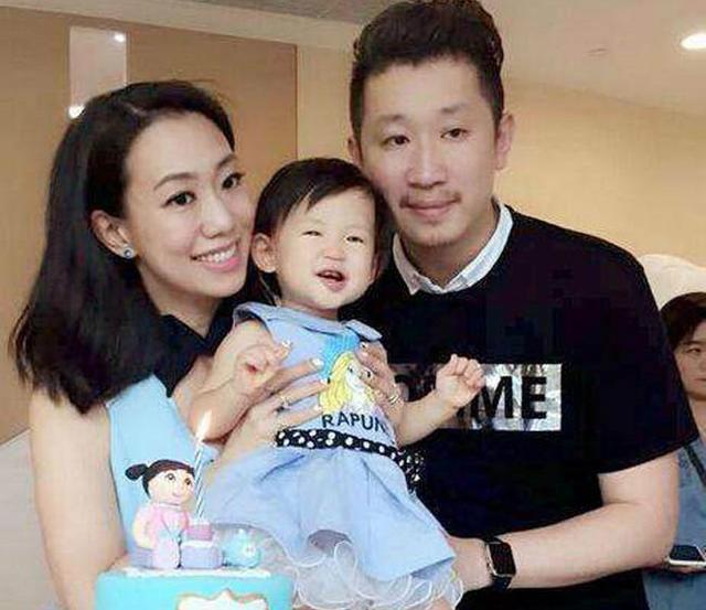 吴辰君的双儿丑到爆图,吴辰君嫁得好老公廖怀南有钱有身份 本文共(1091字)
