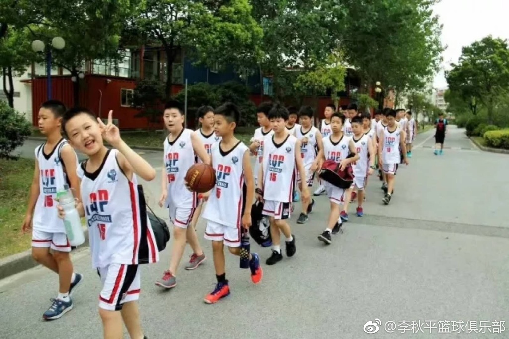 李秋平篮球学校怎么样?一年学费多少钱 本文共(1025字)