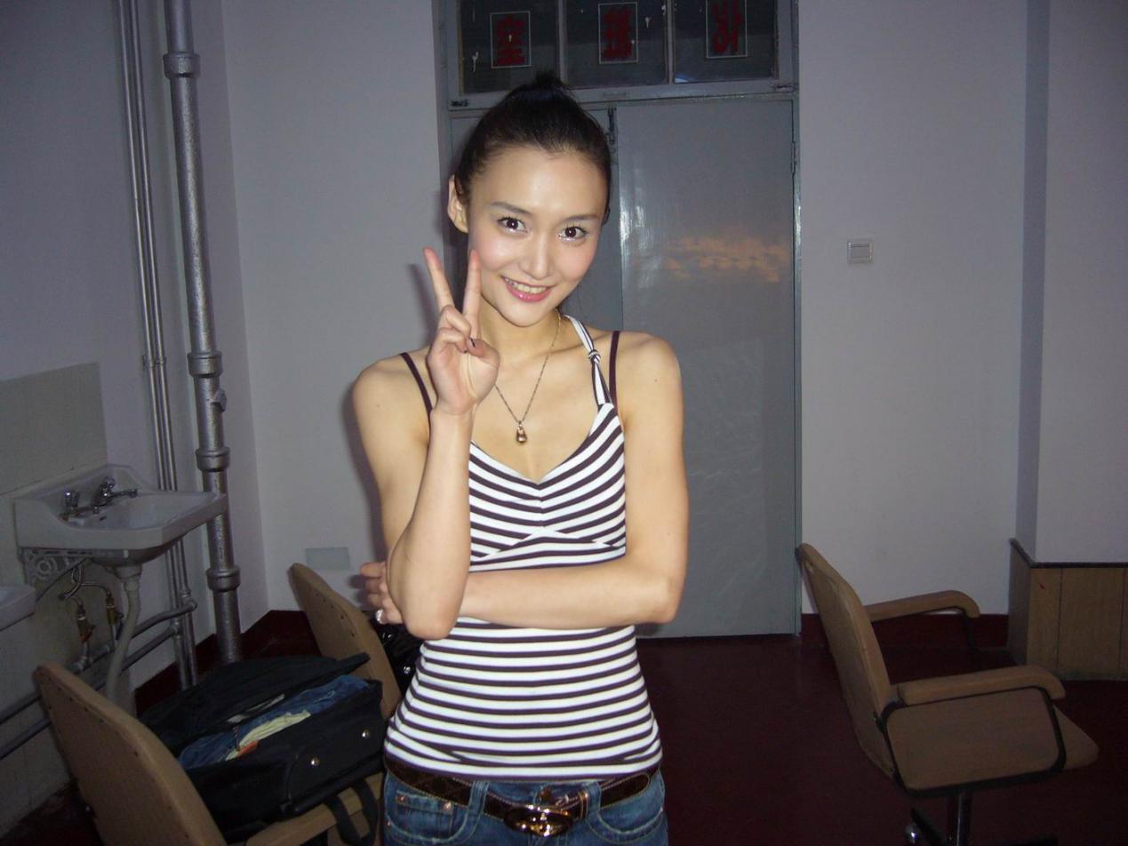 牛萌萌为什么这么老?牛萌萌的眼睛怎么回事