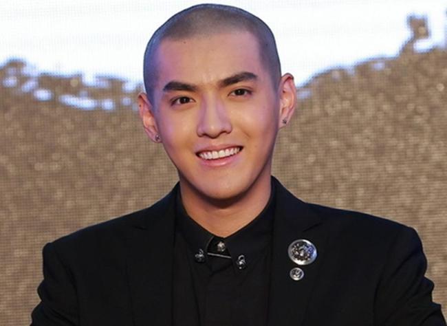吴亦凡光头,周星驰电影弹JJ,本文共(3600字)