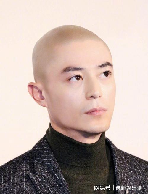 吴亦凡光头,周星驰电影弹JJ,本文共(3600字)