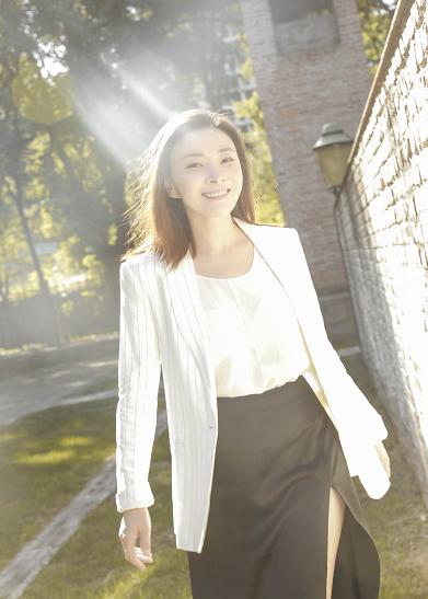 刘威葳是张嘉译前妻么?刘威葳现任老公是谁