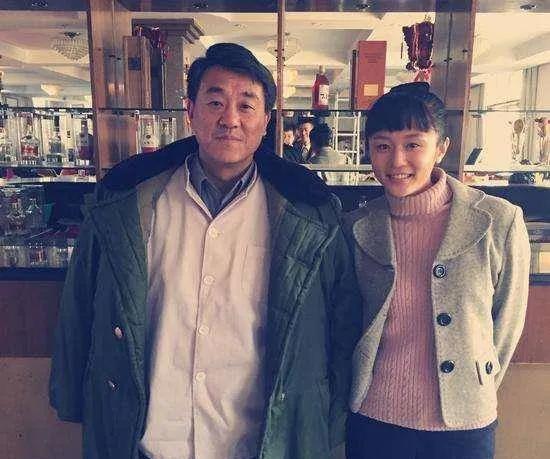 何冰老婆图片,齐齐小地主妻子何冰照片,本文共(4259字)