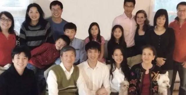 李靓蕾照片,李宝健资料(李靓蕾彻底凉凉) 本文共(4431字)