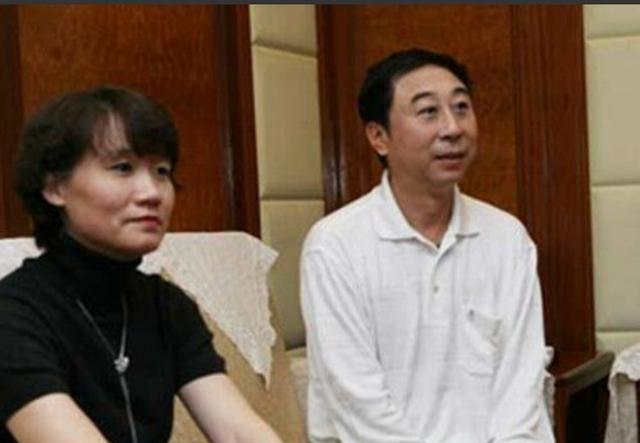 艾慧的照片,冯巩老婆艾慧个人资料(冯巩的妻子近照) 本文共(2479字)