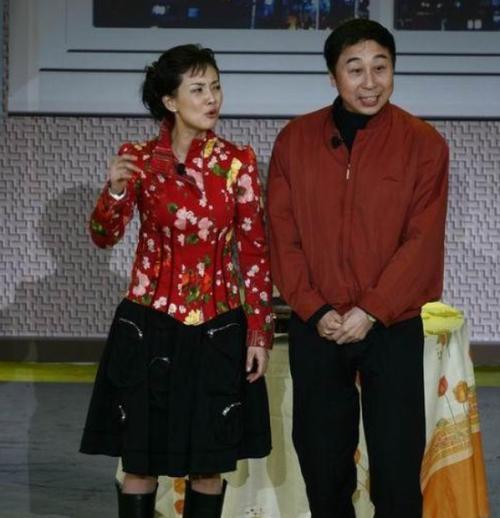 艾慧的照片,冯巩老婆艾慧个人资料(冯巩的妻子近照) 本文共(2479字)