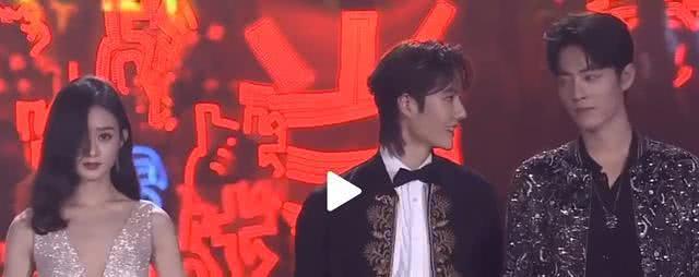 杨幂迪丽热巴合影,迪丽热巴杨幂合(迪丽热巴杨幂同框照)