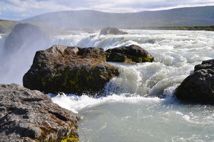 六月冰岛五日游：探索绝美冰川与迷人瀑布！