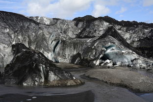 六月冰岛五日游：探索绝美冰川与迷人瀑布！