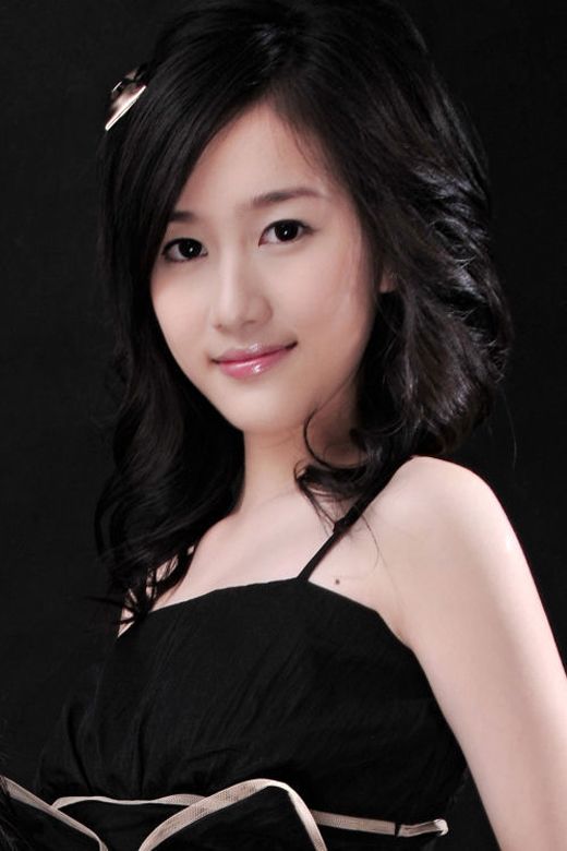 严莉莉真名叫什么?严莉莉长大后的照片曝光(严莉莉现在的照片)