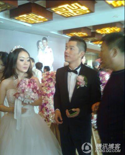 曾毅结婚照,凤凰传奇曾毅重要吗,本文共(5925字)