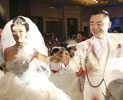 周立波有几个老婆,周立波第一任妻(周立波两任老婆照片)