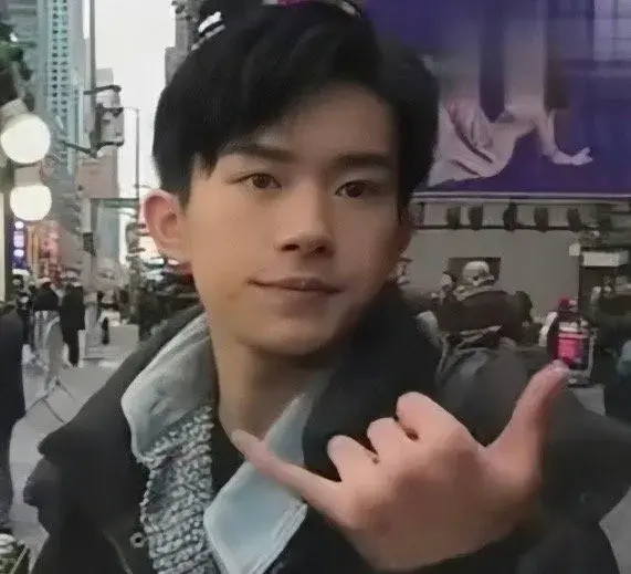 千玺开炮是什么梗?千玺闭眼表情包