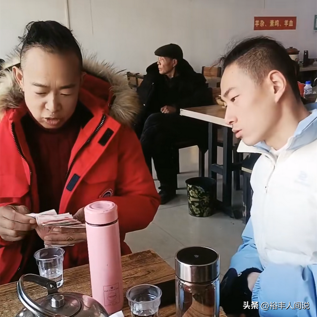 突传噩耗!39岁网红艺飞不幸去世,劳累过度引发,去世前仍在赚钱