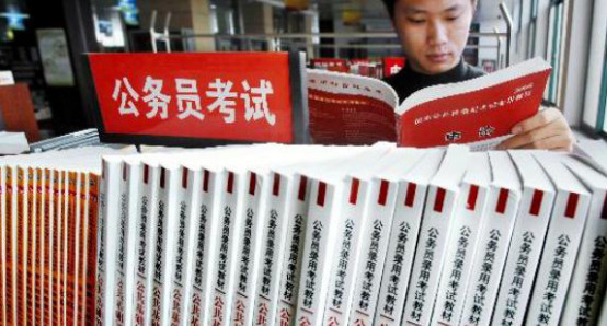 大三学生如何准备考公务员?大学没毕业可以考公务员吗 本文共(847字)