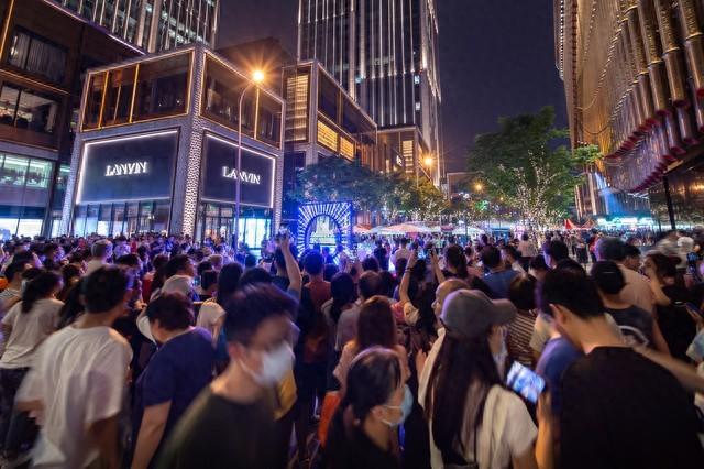 2023年爆火的8位网红,个个火得莫名其妙,个个赚得盆满钵满