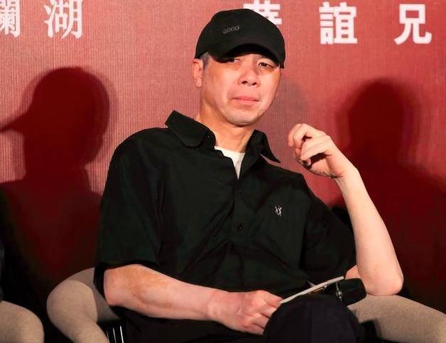 冯小刚的脸,冯小刚的脸真的治好了吗(冯小刚为什么消失了) 本文共(5880字)