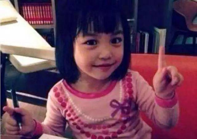赵薇女儿小四月,赵薇什么时候生的(赵薇儿子和女儿小四月图片)