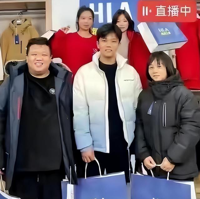 全网“赚翻了”的3位网红,个个赚的盆满钵满,其中一位收入上亿