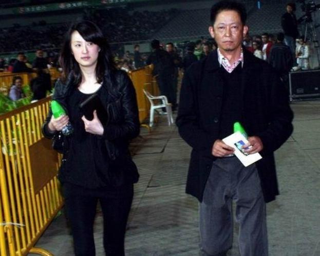王志文妻子,陈道明妻子承认左小青(王志文现任妻子近照) 本文共(5074字)