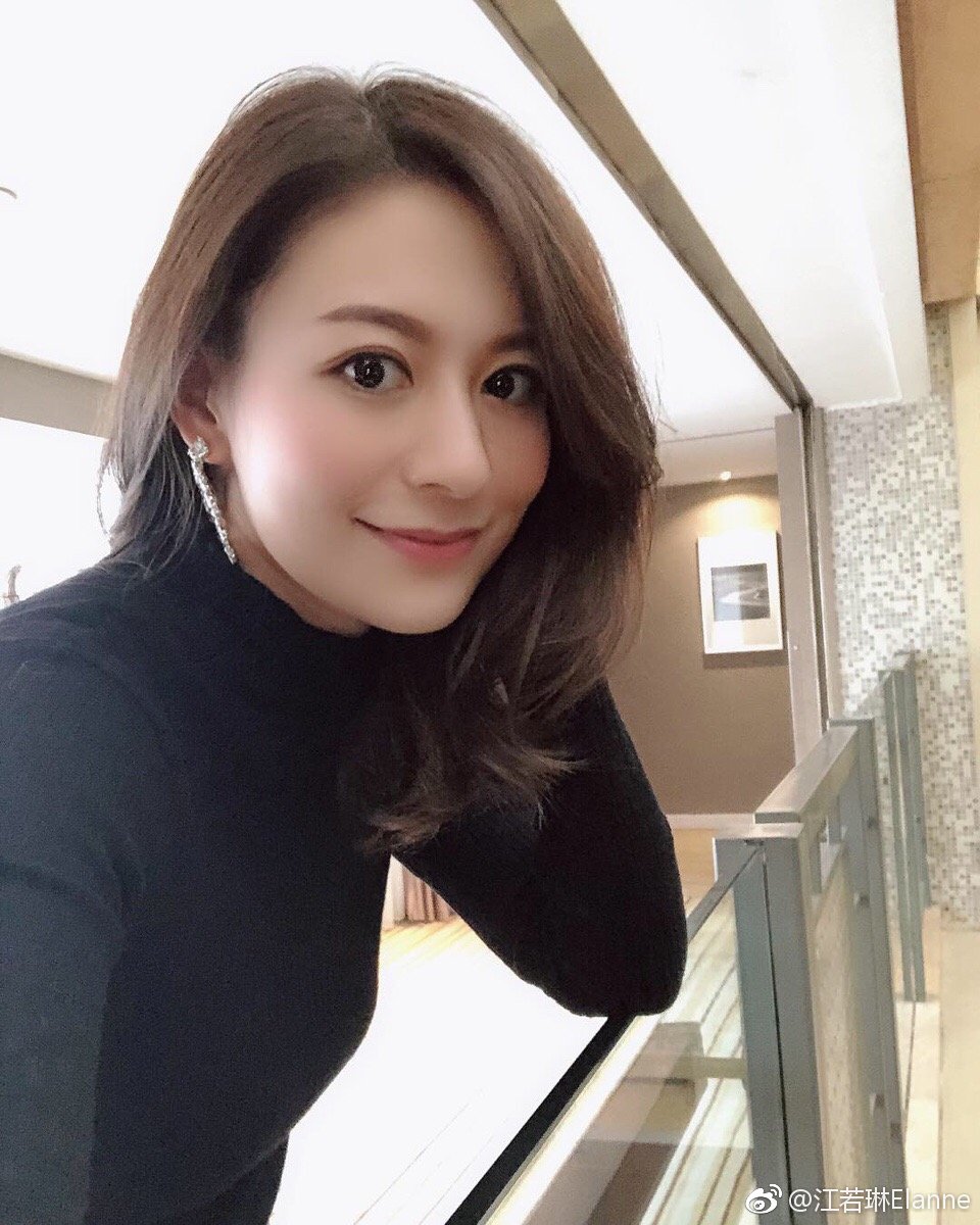 江若琳走光露卫生巾图