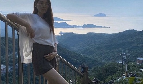 热狗女友宣布怀二胎却突发意外(热狗现女友)