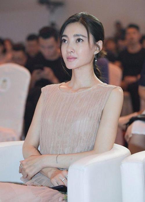 王丽坤被封素颜女神,王丽坤素颜女(王丽坤素颜近照)