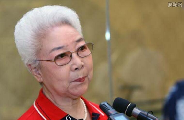 蔡明田华,蔡明和儿子(田华和蔡明简历及个人资料)