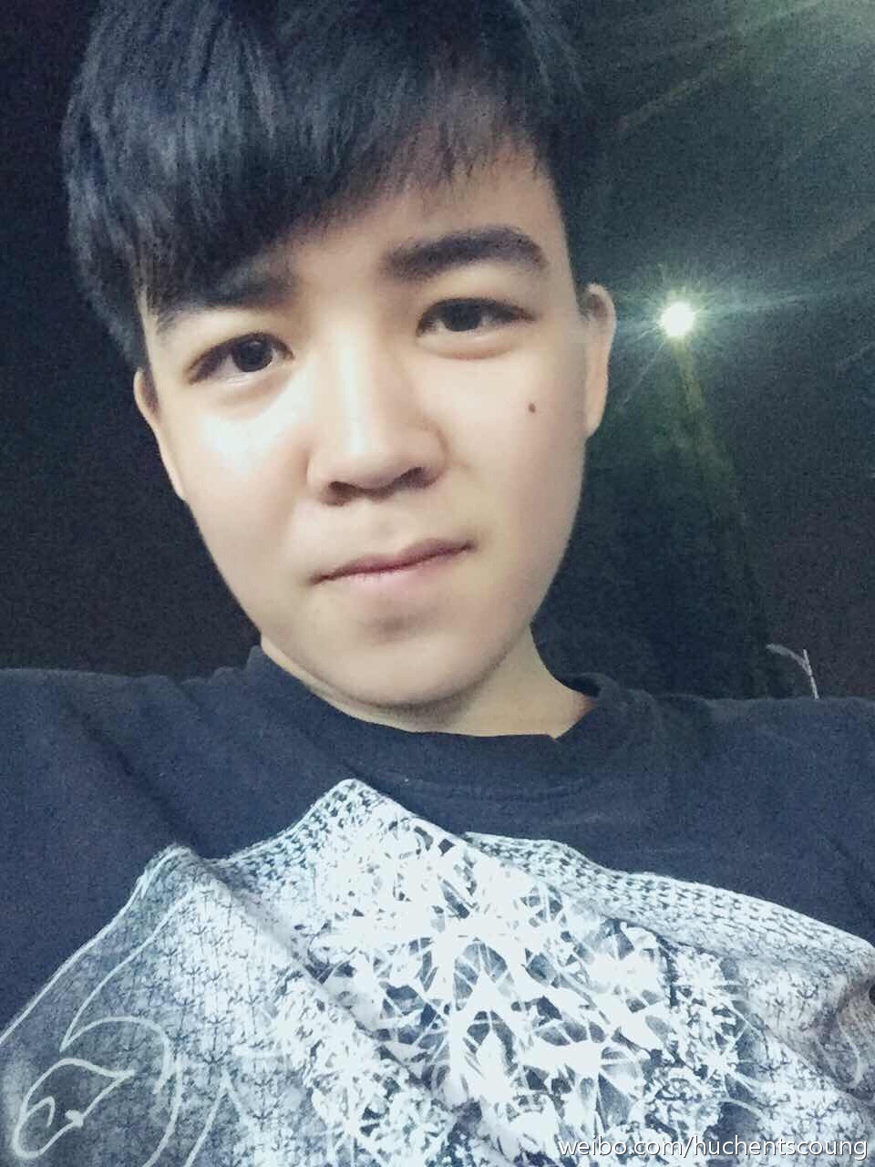 易虎臣家里出什么事了连学费都交不起,易虎臣现在的照片 本文共(1265字)
