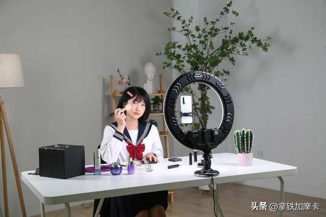 直播带货的残酷真相:2024年,真的别盲目去当主播了