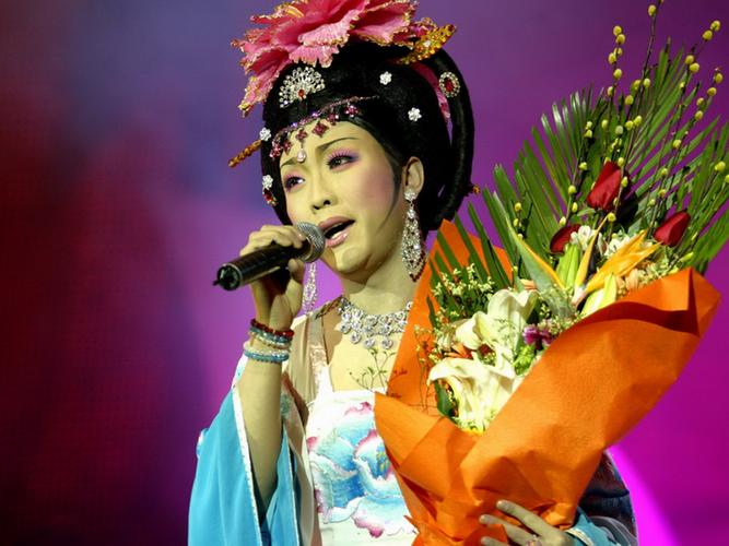 李玉刚资料,李玉刚外国老婆照片,本文共(3679字)