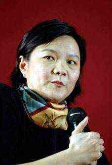 洪晃的父亲,一看洪晃就知道像谁了(洪晃是个什么样的人)