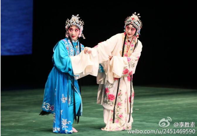 京剧演员李胜素的老公是谁,她为什么叫素团、李漂亮？　本文共（1140字）