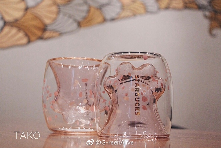 星巴克猫爪杯原价才199元,猫爪杯倒上水是什么样子? 本文共(981字)
