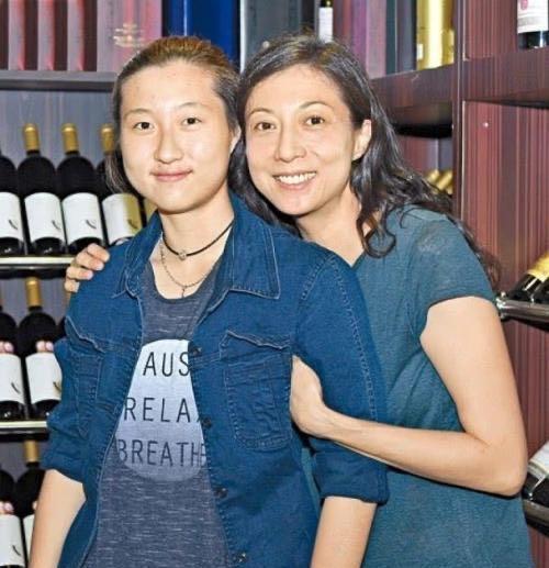 成龙的妻子,成龙现任老婆(成龙老婆是)