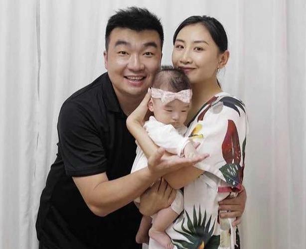 何雯娜老公梁超,何雯娜老公个人资(何雯娜怎么和梁超在一起的)