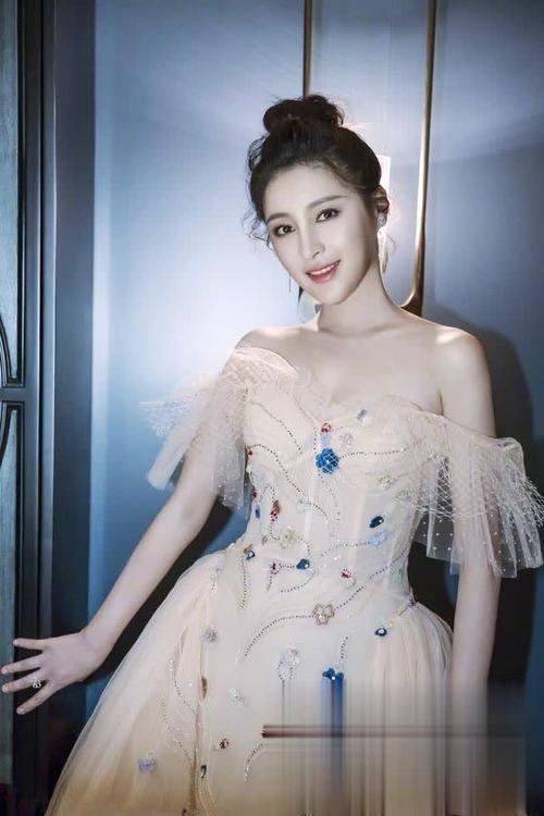 甘婷婷资料,曲珊珊,本文共(2313字)