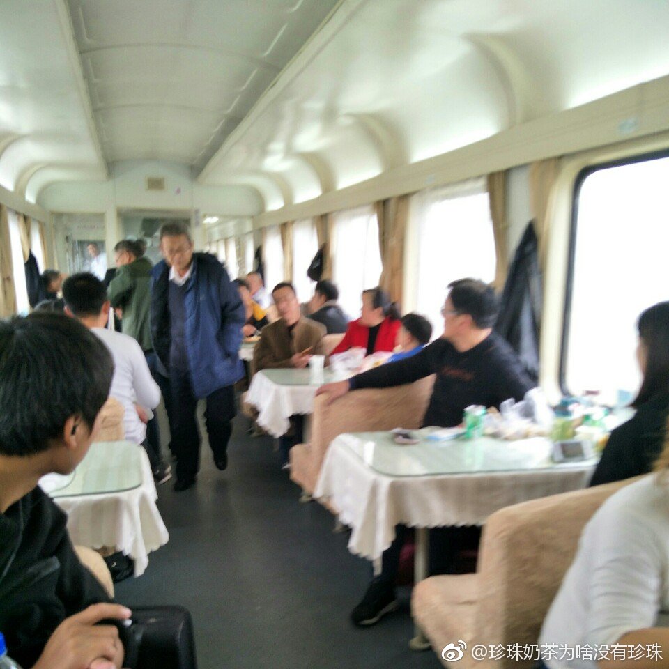 火车餐车空着可以随便坐吗?火车无座餐车必须点餐才可以坐? 本文共(1021字)