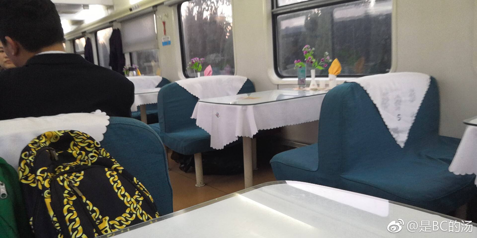 火车餐车空着可以随便坐吗?火车无座餐车必须点餐才可以坐? 本文共(1021字)