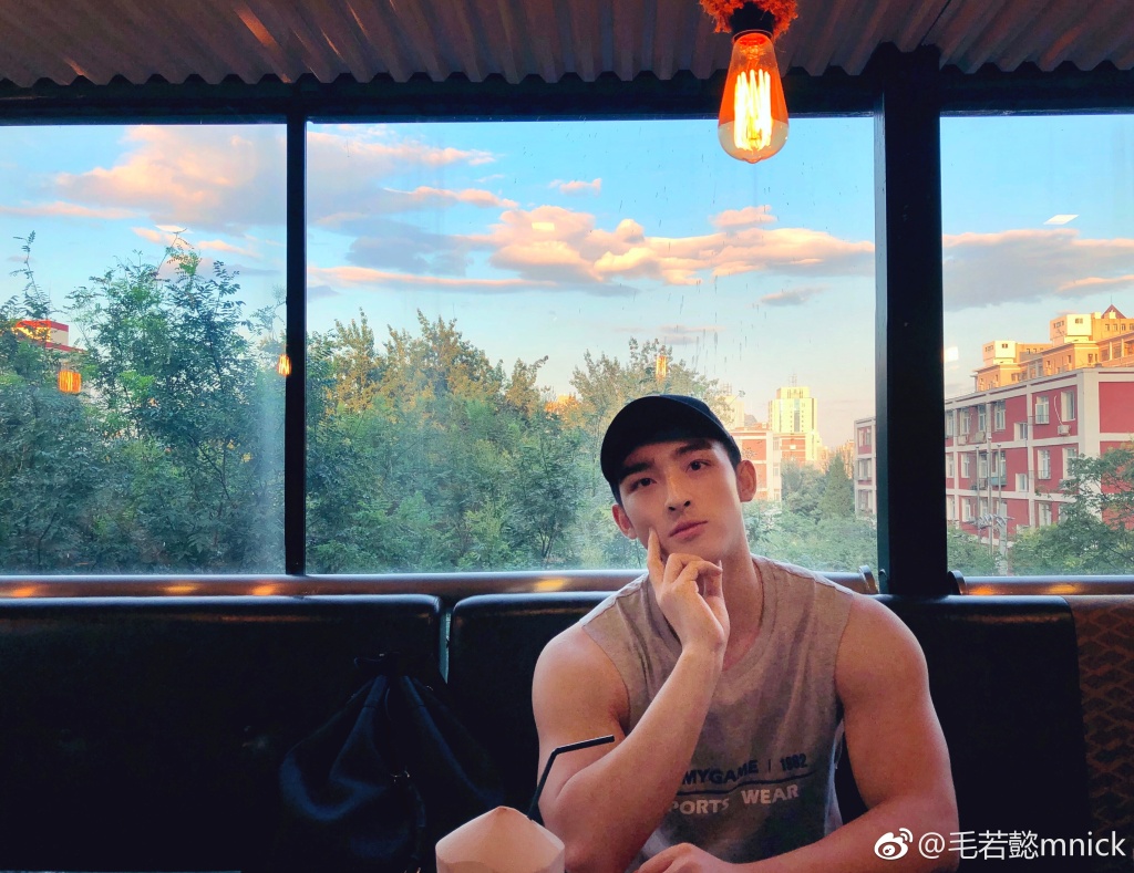 黑尾酱前男友毛若懿资料照片(黑尾酱的老公是谁)