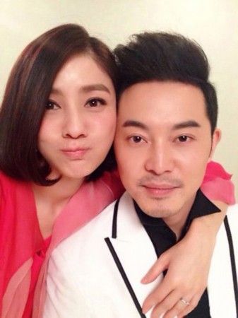 沙溢的老婆是谁,明星结婚照(沙溢晒结婚照)