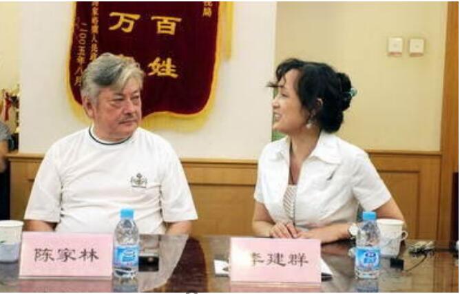 李建群黄圣依很像对比照