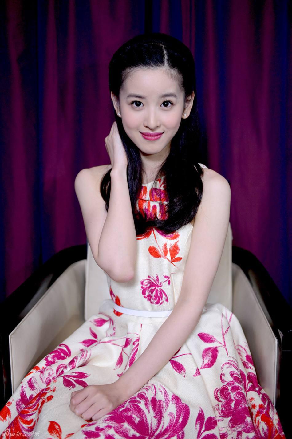见过章泽天真人漂亮吗？章泽天父亲章丽厚二(章泽天父亲多大)